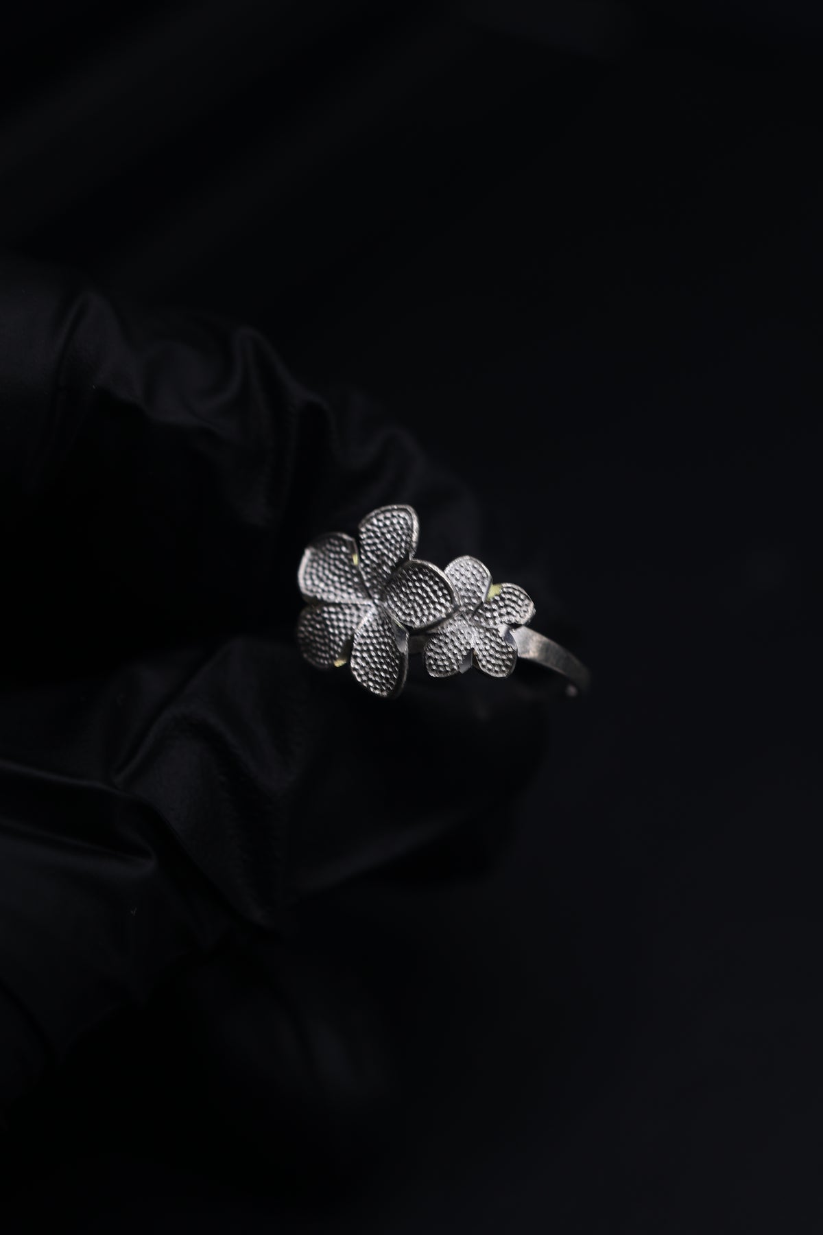 Silver hibiscus ring