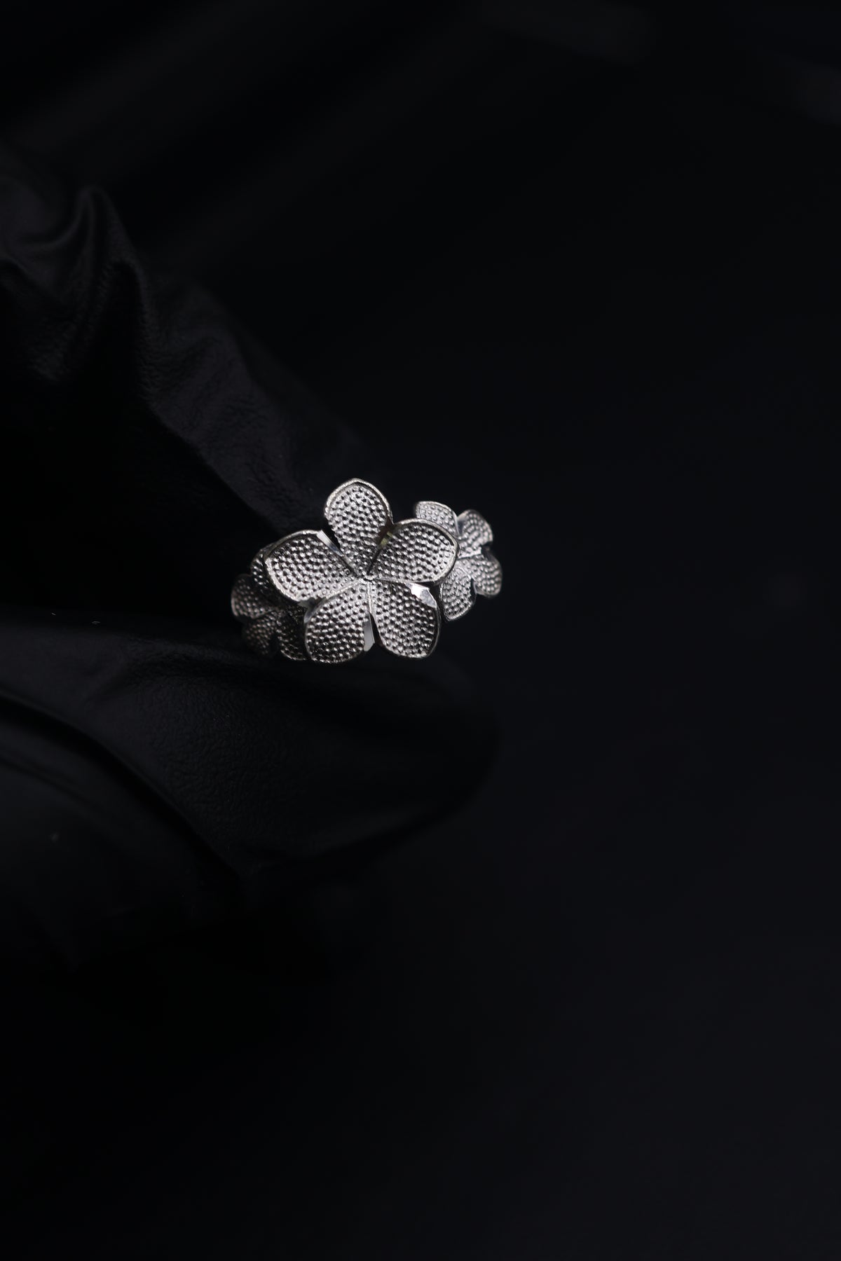 Silver hibiscus ring
