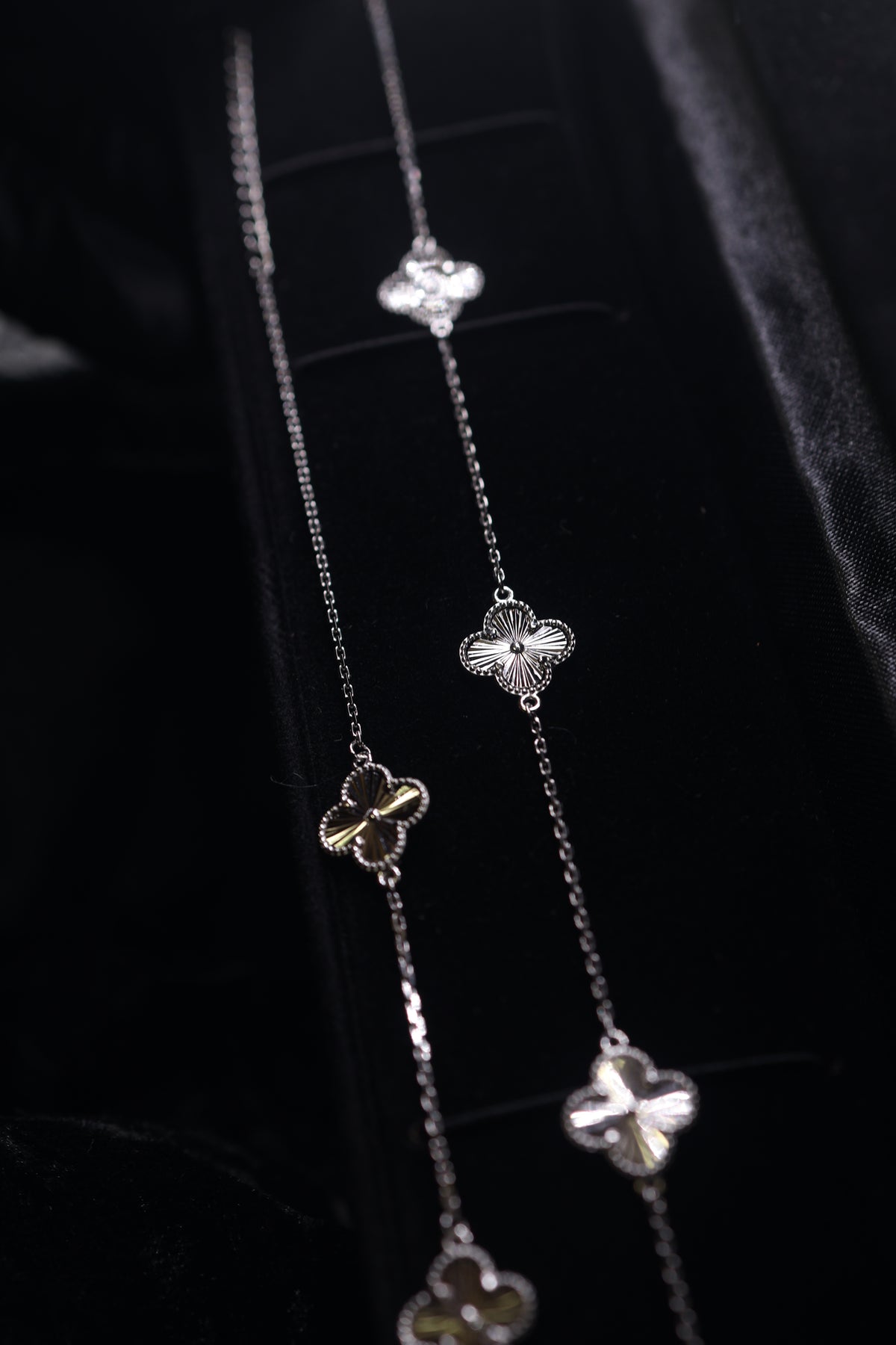 Four leaf silver chain
