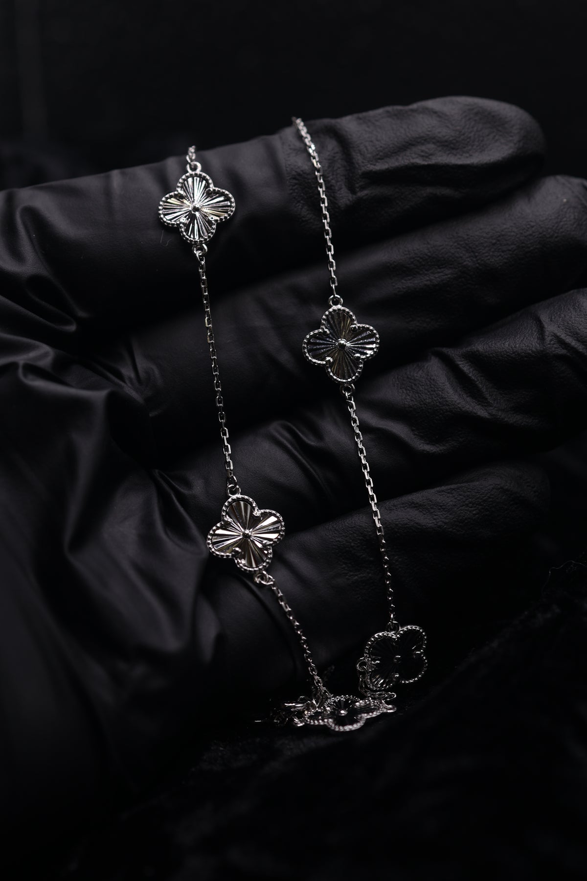 Four leaf silver chain