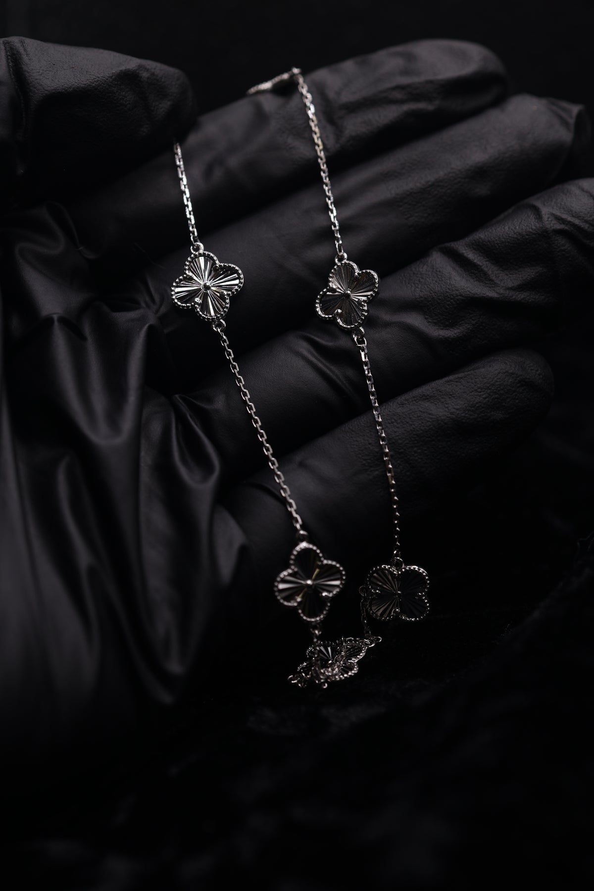 Four leaf silver chain