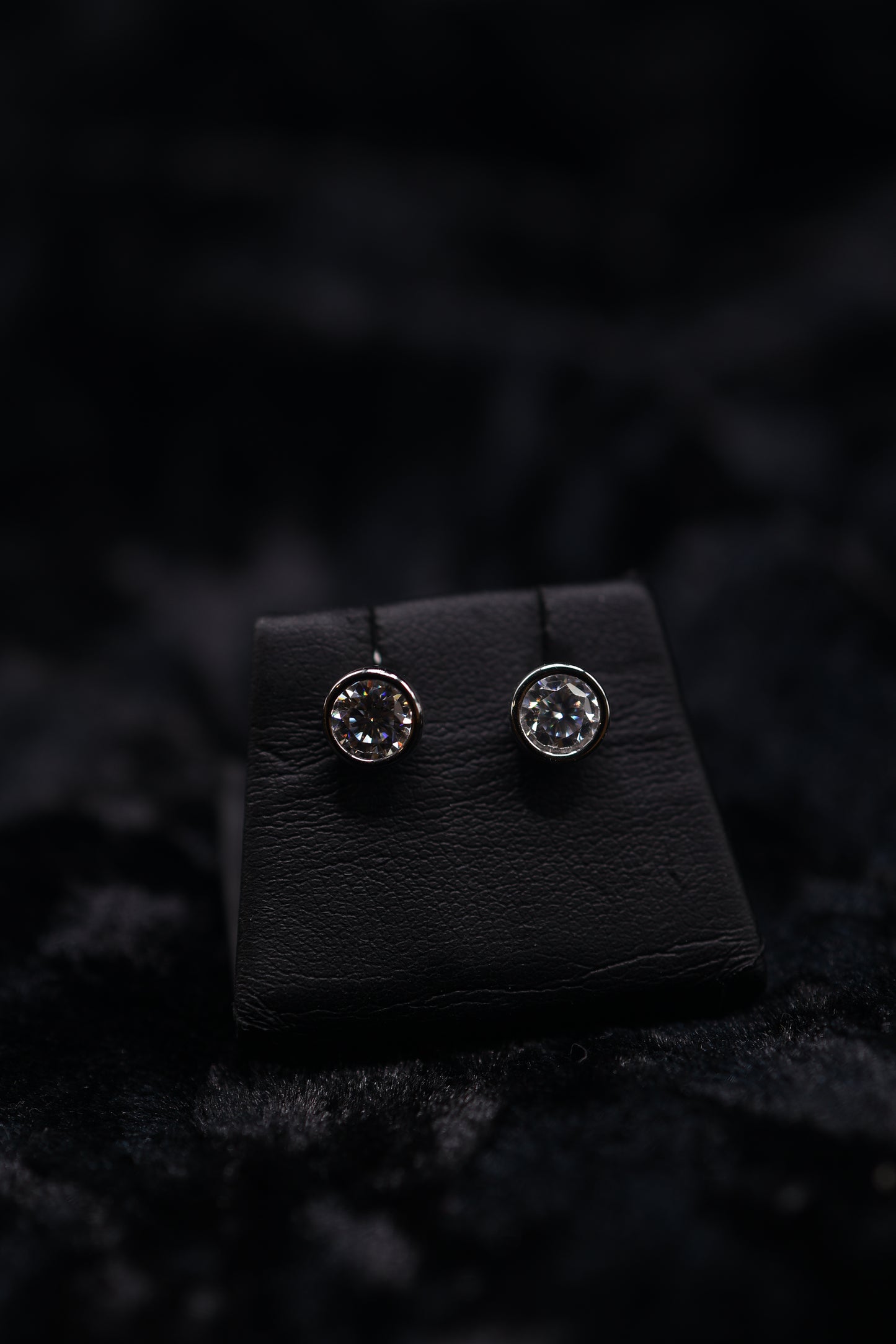 Round Moissonite Studs