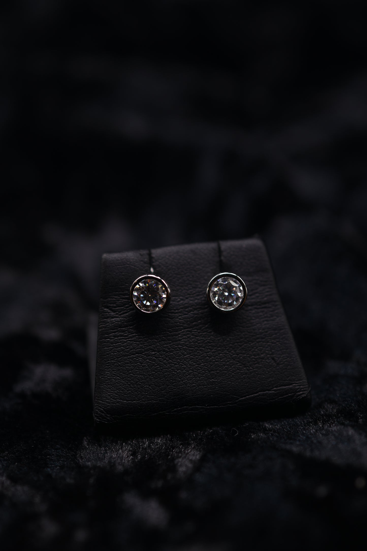 Round Moissonite Studs