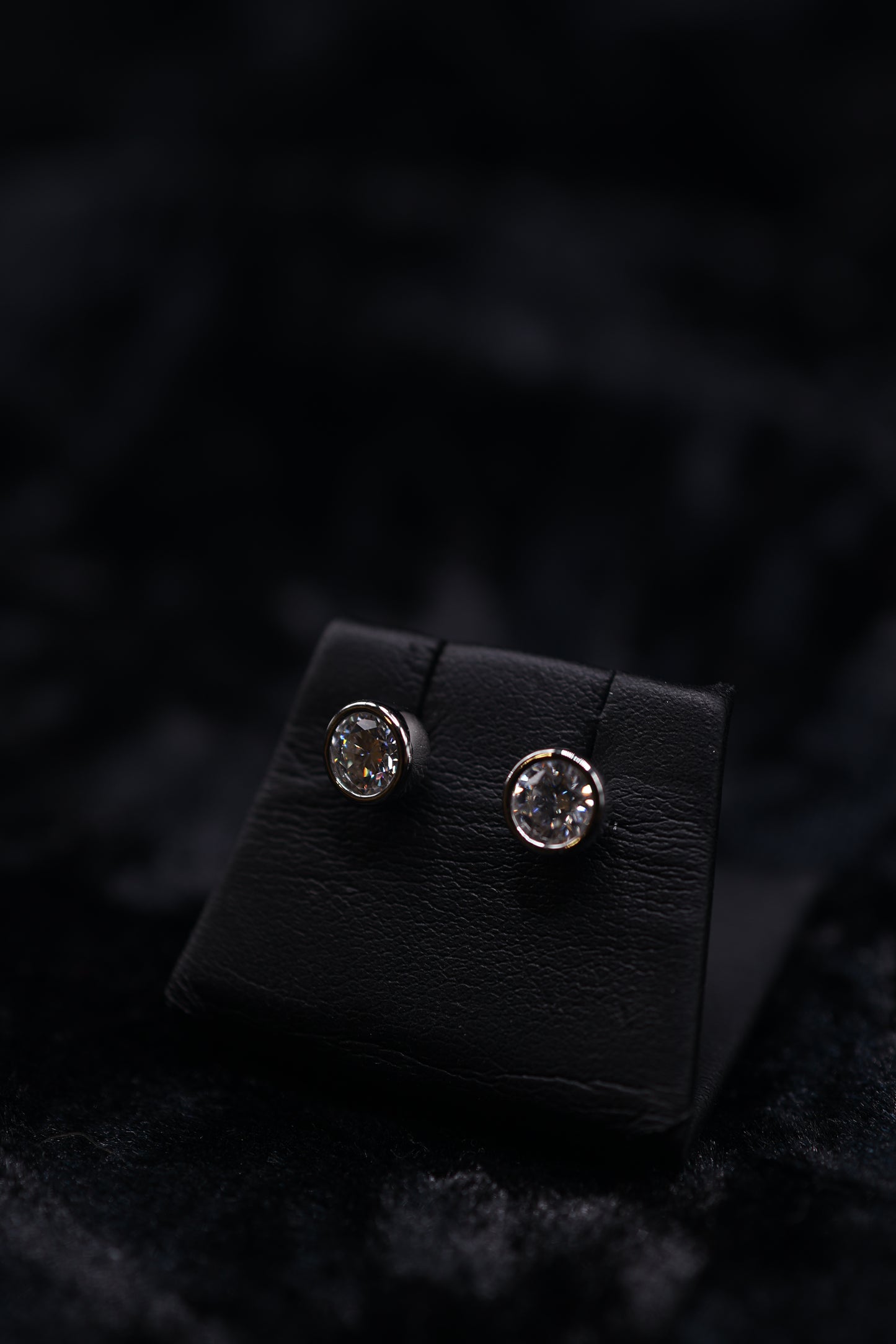 Round Moissonite Studs